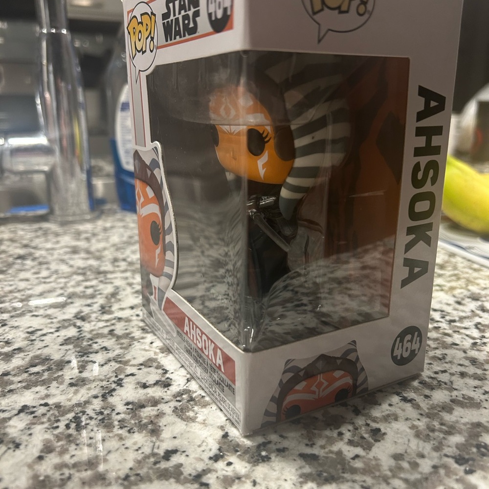 Funko Pop Ahsoka Figure Mandalorian Collection #464 - Picture 3 of 5